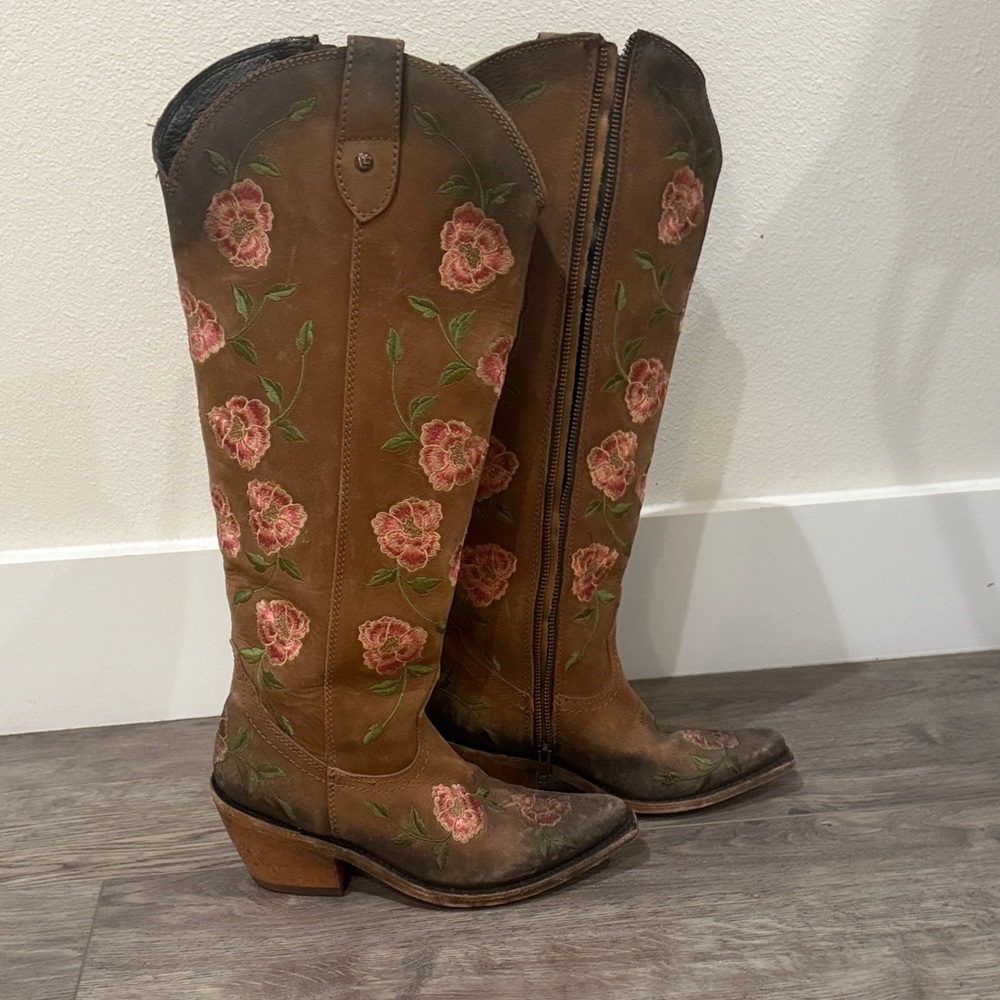 Floral Embroidered Brown Cowboy Boots